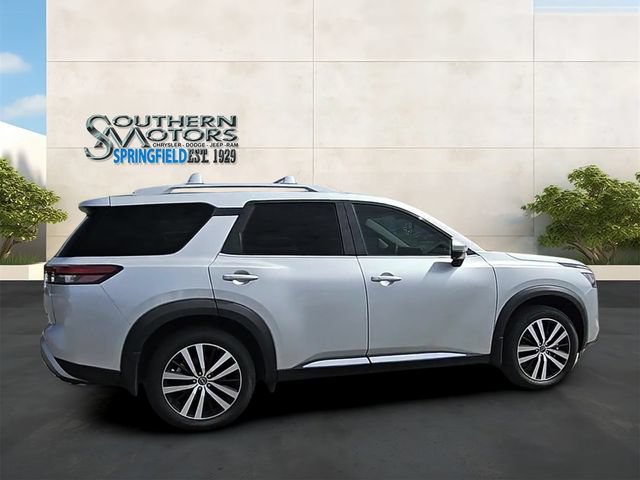 Used 2025 Nissan Pathfinder Platinum w/ Black Appearance Package FWD image 35