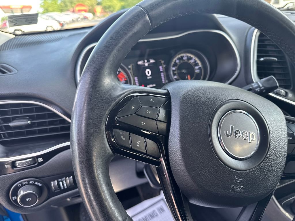 Used 2021 Jeep Cherokee Latitude Plus AWD/4WD image 31