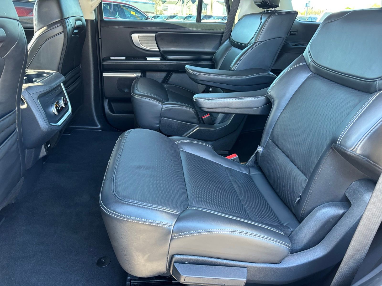 Used 2025 Ford Expedition Platinum image 20