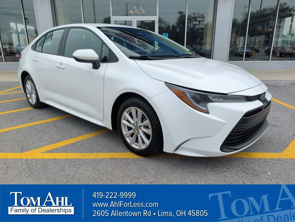 Used 2023 Toyota Corolla LE w/ LE Convenience Package FWD image 1