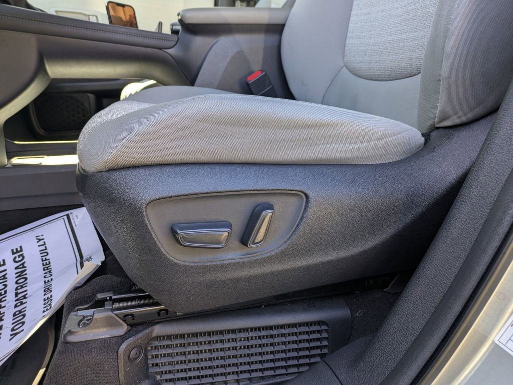 Used 2025 Toyota Sienna LE image 14