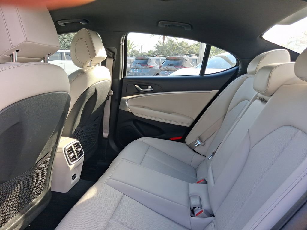 Used 2025 Genesis G70 2.5T RWD image 7