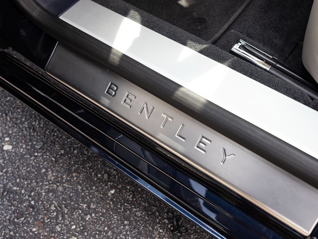 Used 2024 Bentley Flying Spur V8 AWD/4WD image 32