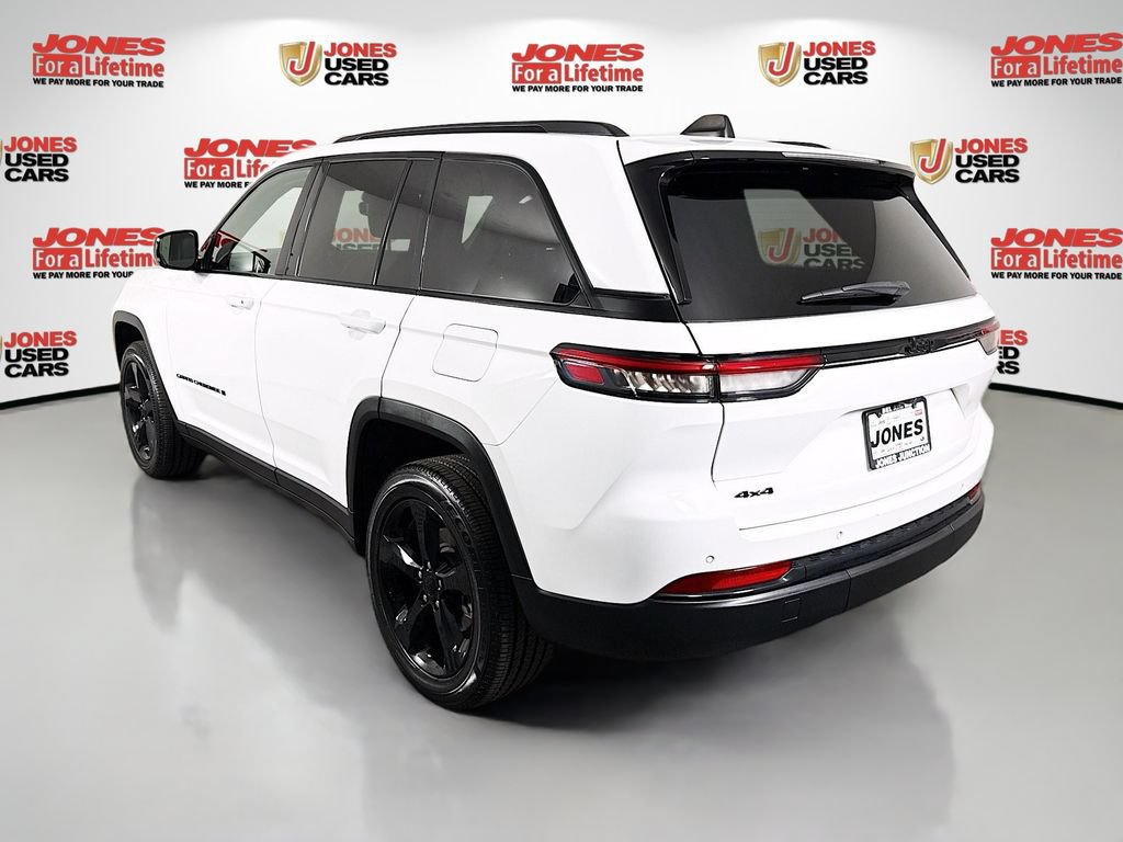 Used 2023 Jeep Grand Cherokee Altitude AWD/4WD image 2