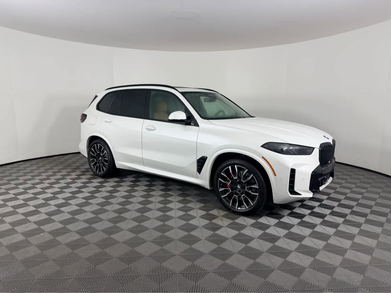 New 2026 BMW X5 xDrive50e w/ M Sport Package AWD/4WD image 2
