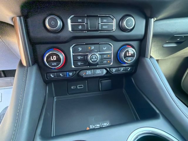 Used 2022 Chevrolet Suburban High Country AWD/4WD image 19