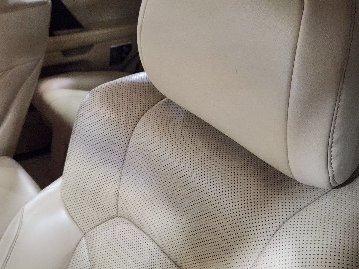 Used 2021 Lexus LX 570 4WD w/ Luxury Package image 32