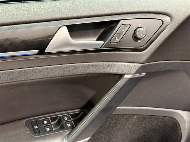 Used 2017 Volkswagen Golf 4-Door image 17