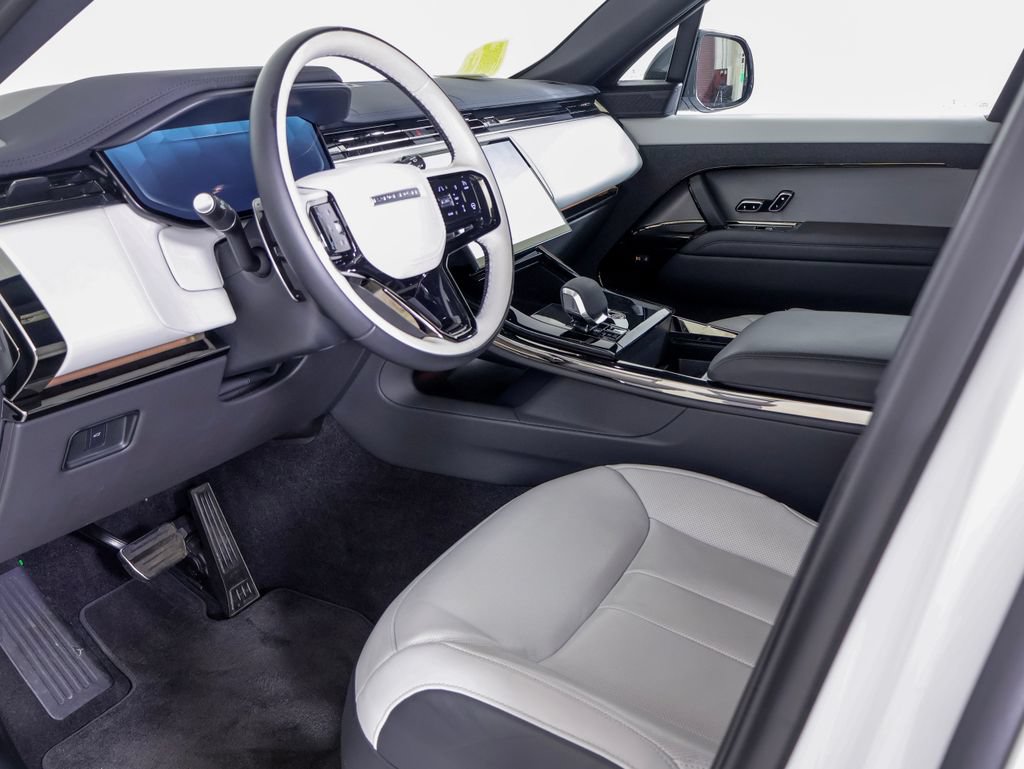 Used 2025 Land Rover Range Rover Sport Dynamic SE AWD/4WD image 4