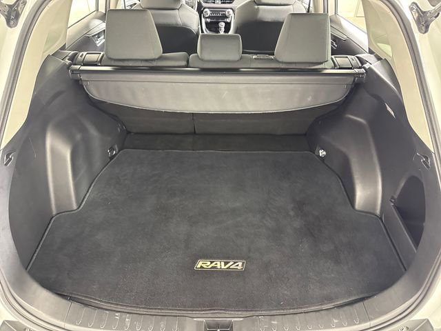 Used 2020 Toyota RAV4 XLE AWD/4WD image 22
