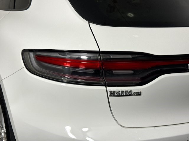 Used 2023 Porsche Macan AWD/4WD image 35