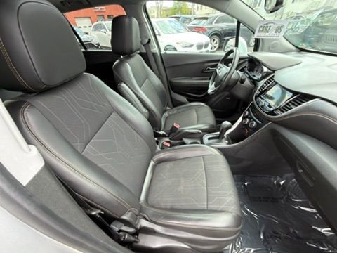 Used 2019 Chevrolet Trax LT w/ Sun & Sound Package image 30