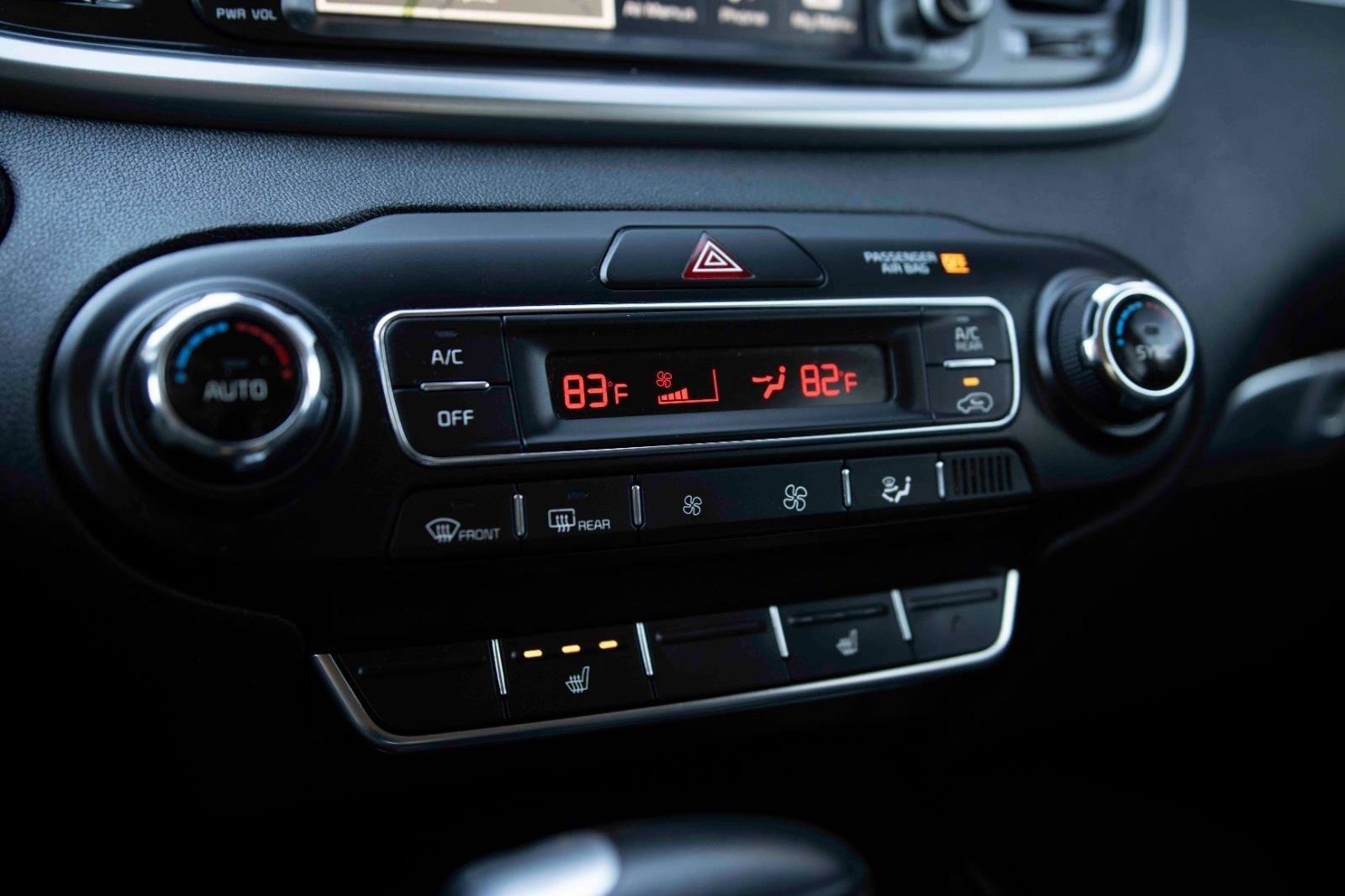 Used 2019 Kia Sorento SX image 9