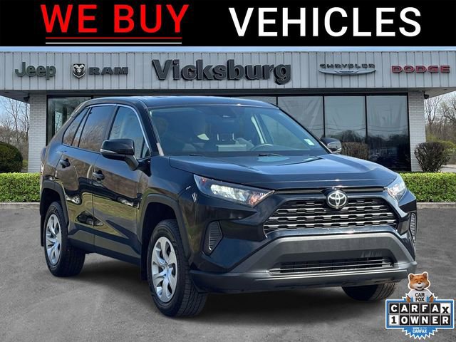 Used 2022 Toyota RAV4 LE image 1