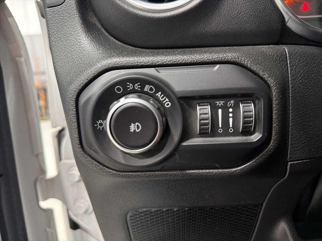 Used 2018 Jeep Wrangler Unlimited Sahara image 19