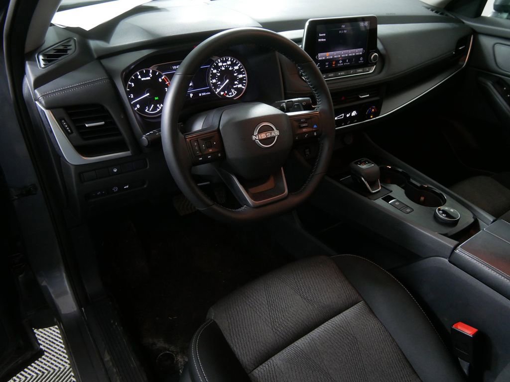 Used 2025 Nissan Rogue SV image 15