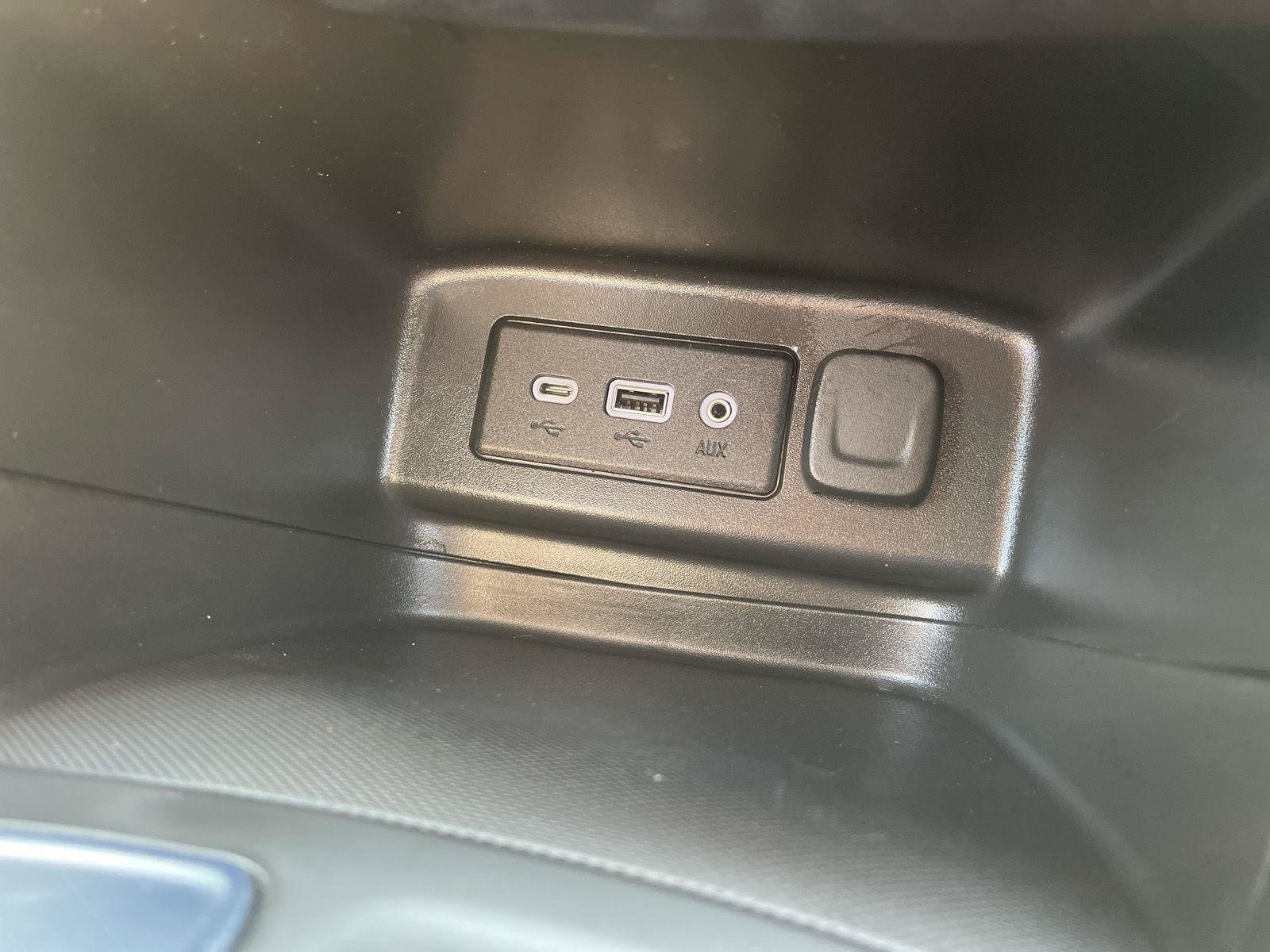 Used 2024 Chevrolet Equinox LT w/ LPO, Floor Liner Package FWD image 28