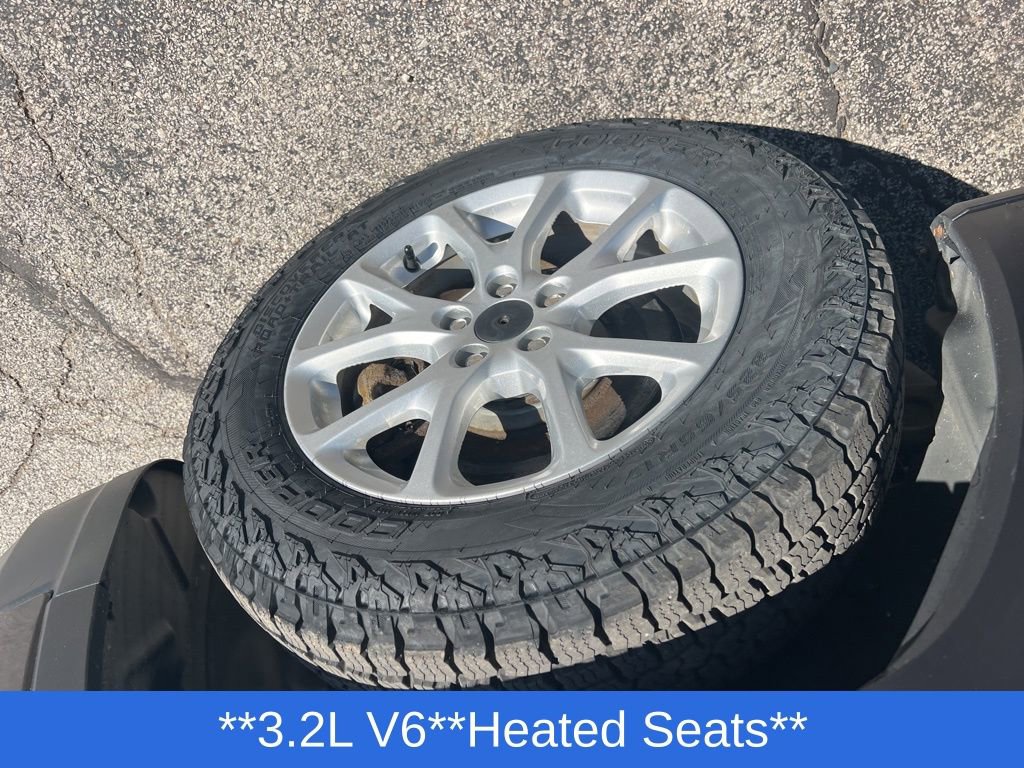 Used 2016 Jeep Cherokee Latitude w/ Cold Weather Group image 29