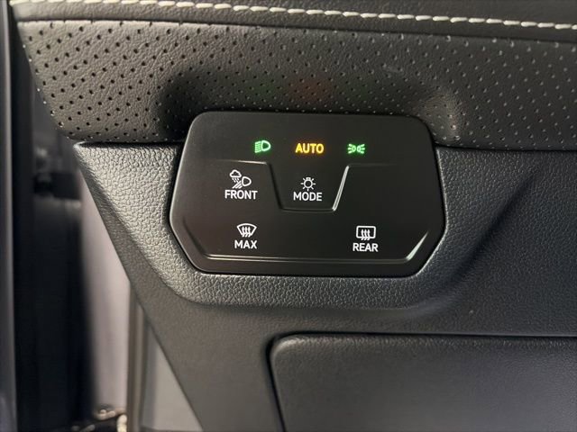 Used 2025 Volkswagen Atlas SE image 16