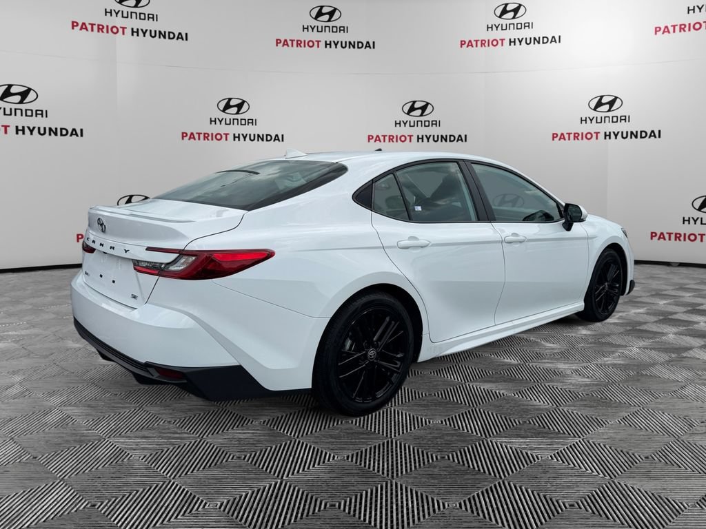 Used 2025 Toyota Camry SE FWD image 3