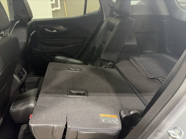 Used 2023 GMC Terrain SLT image 12