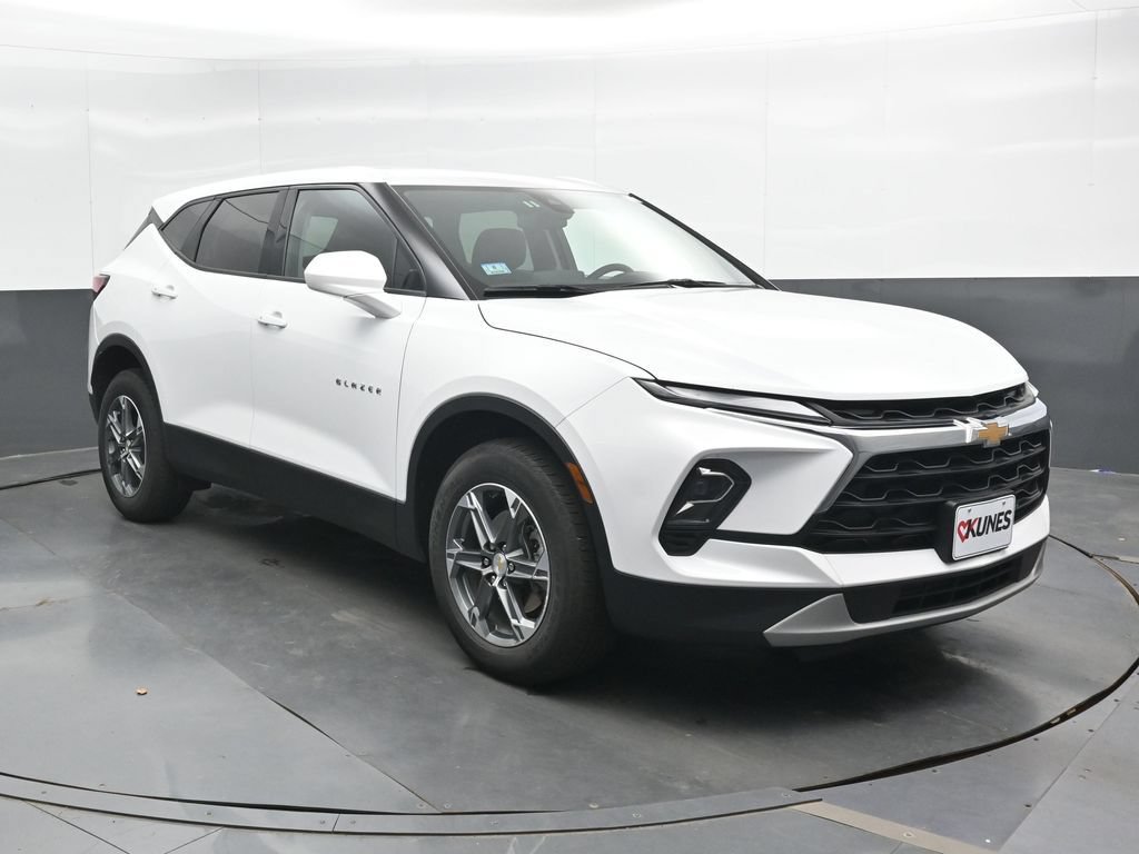 Used 2025 Chevrolet Blazer LT AWD/4WD image 6