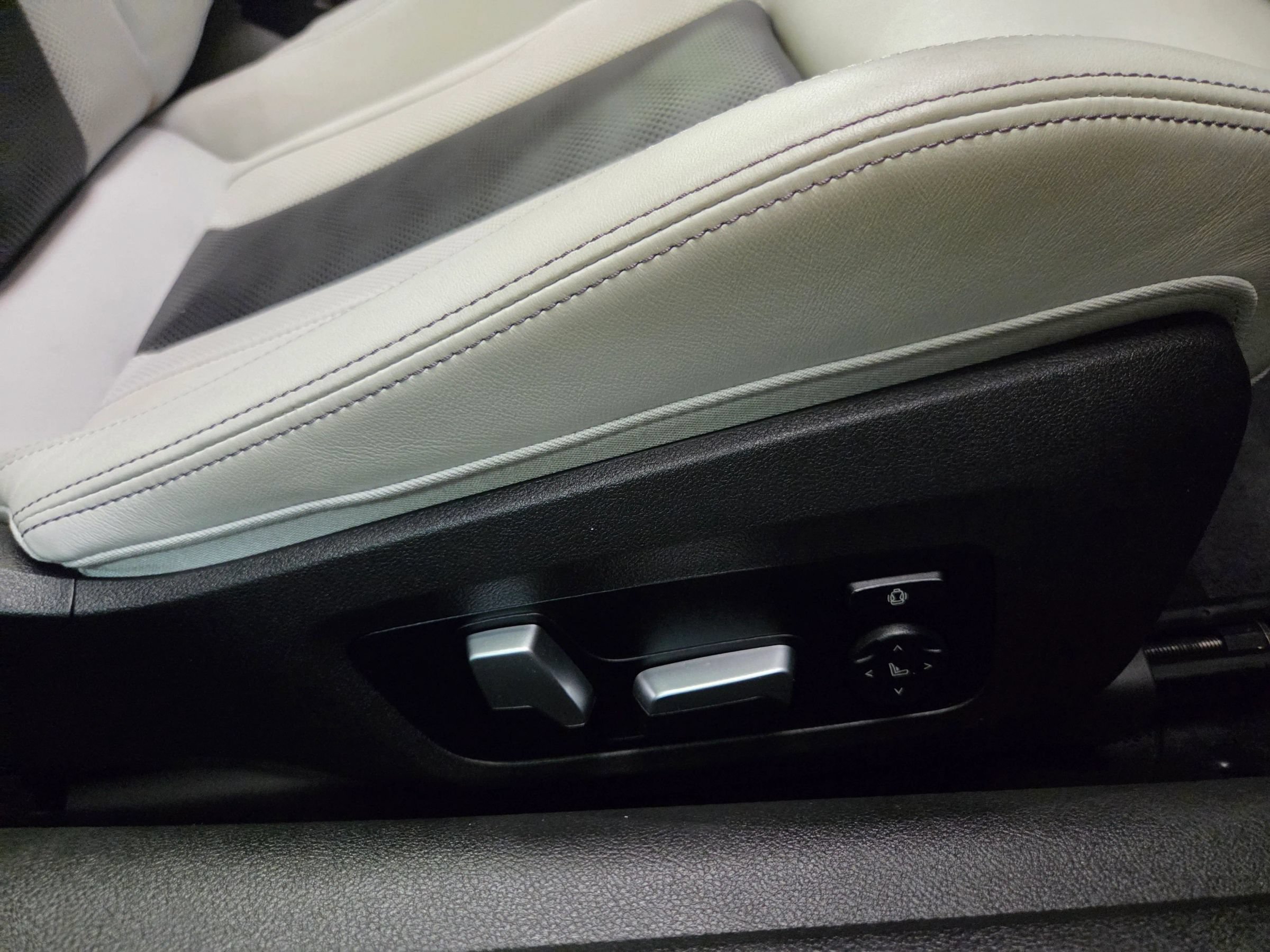 Used 2023 BMW M4 xDrive Competition AWD/4WD image 36