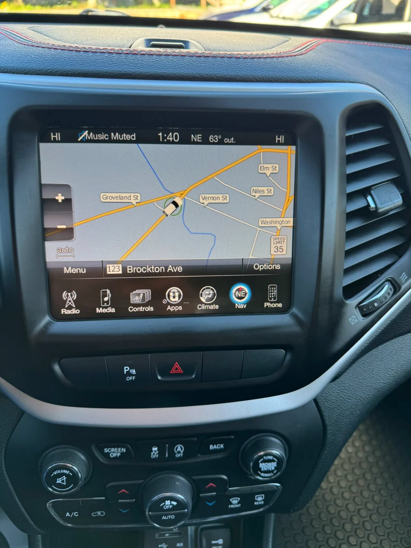 Used 2015 Jeep Cherokee Trailhawk w/ Comfort/Convenience Group AWD/4WD image 21