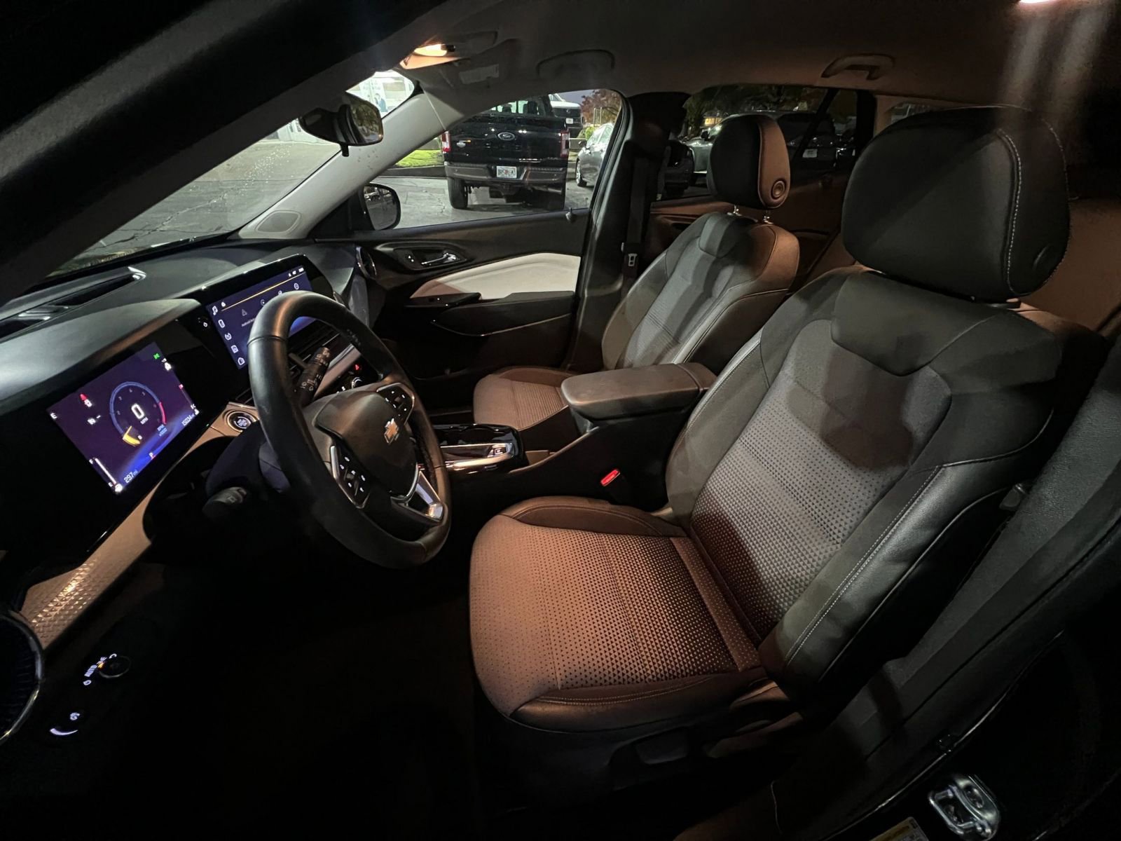 Used 2025 Chevrolet Trax LT w/ LT Convenience Package image 36