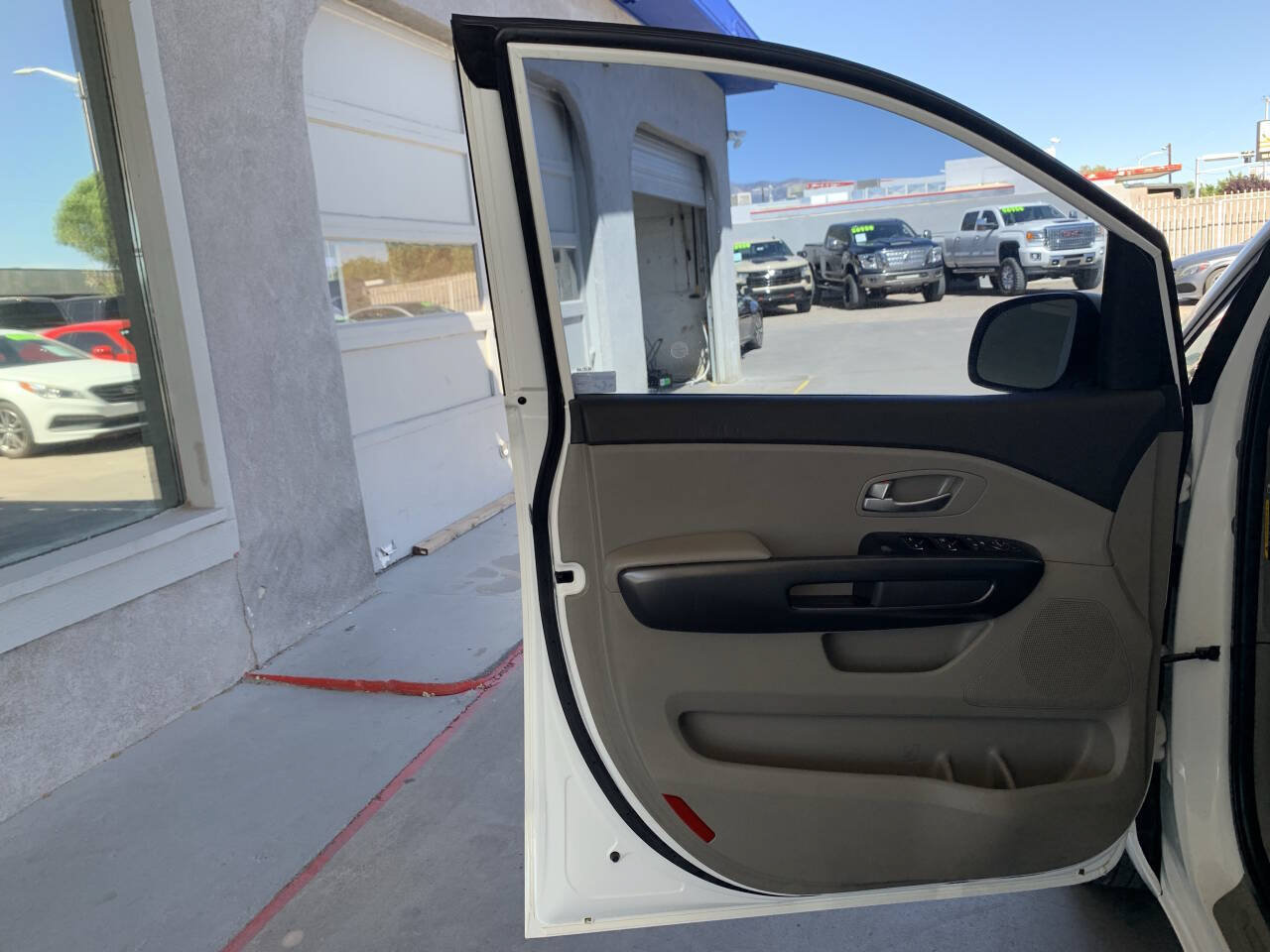 Used 2016 Kia Sedona L FWD image 11