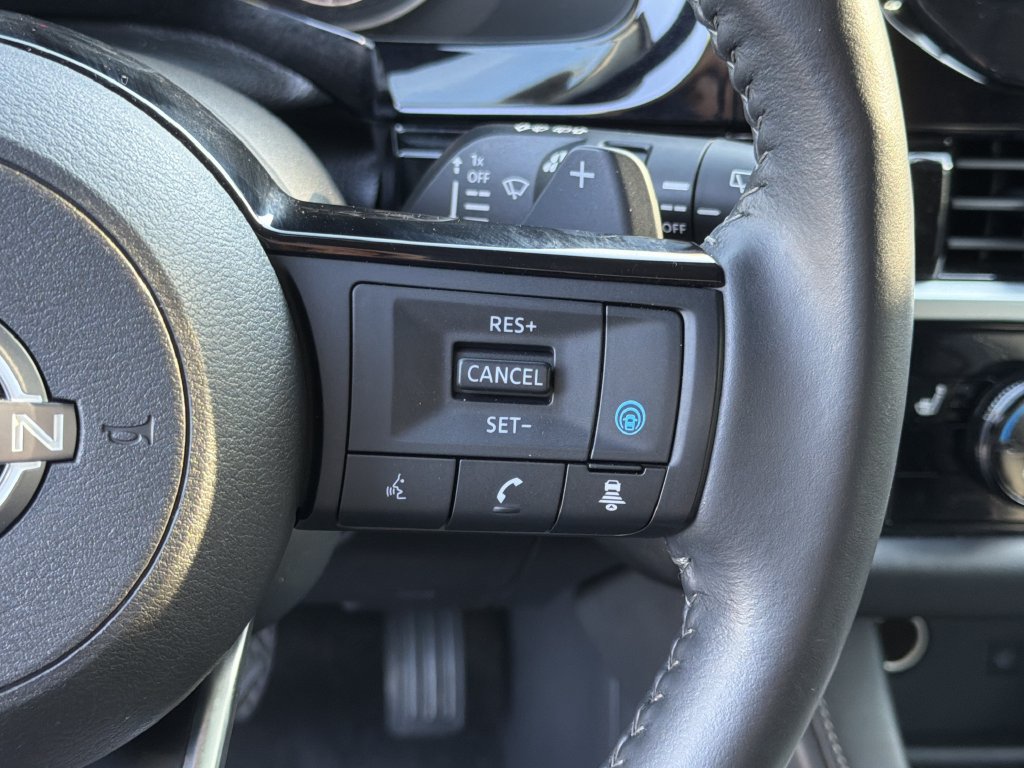 Used 2025 Nissan Pathfinder SL FWD image 28