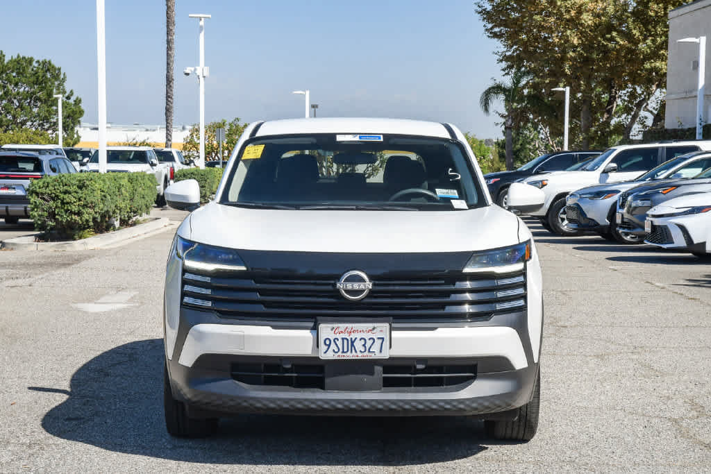 Used 2025 Nissan Kicks SV FWD image 2