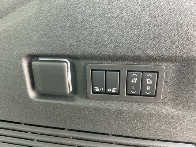 New 2025 Chevrolet Suburban RST w/ Advanced Technology Package image 18