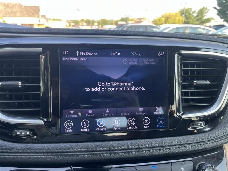 Used 2018 Chrysler Pacifica Limited FWD image 14