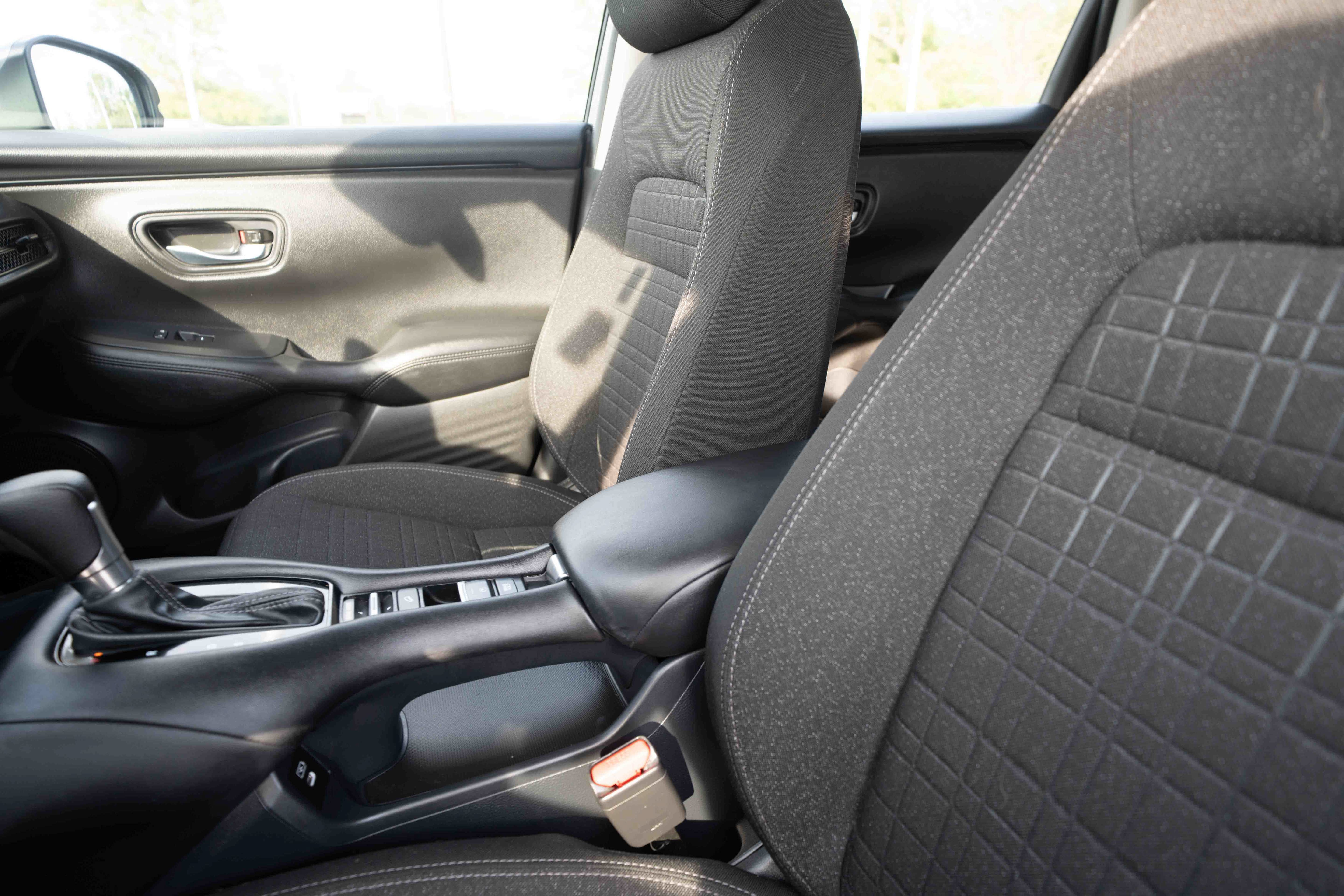 Certified 2025 Honda HR-V LX image 10