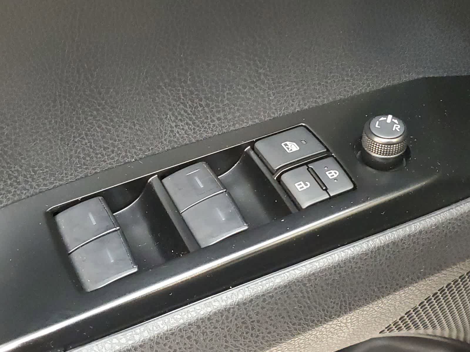 Used 2025 Toyota Camry SE FWD image 15