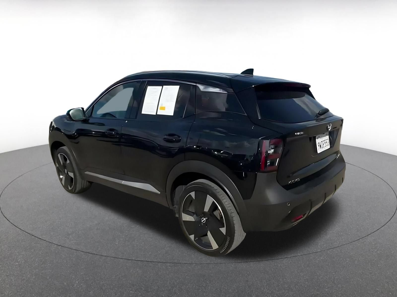 Used 2026 Nissan Kicks SR AWD/4WD image 9