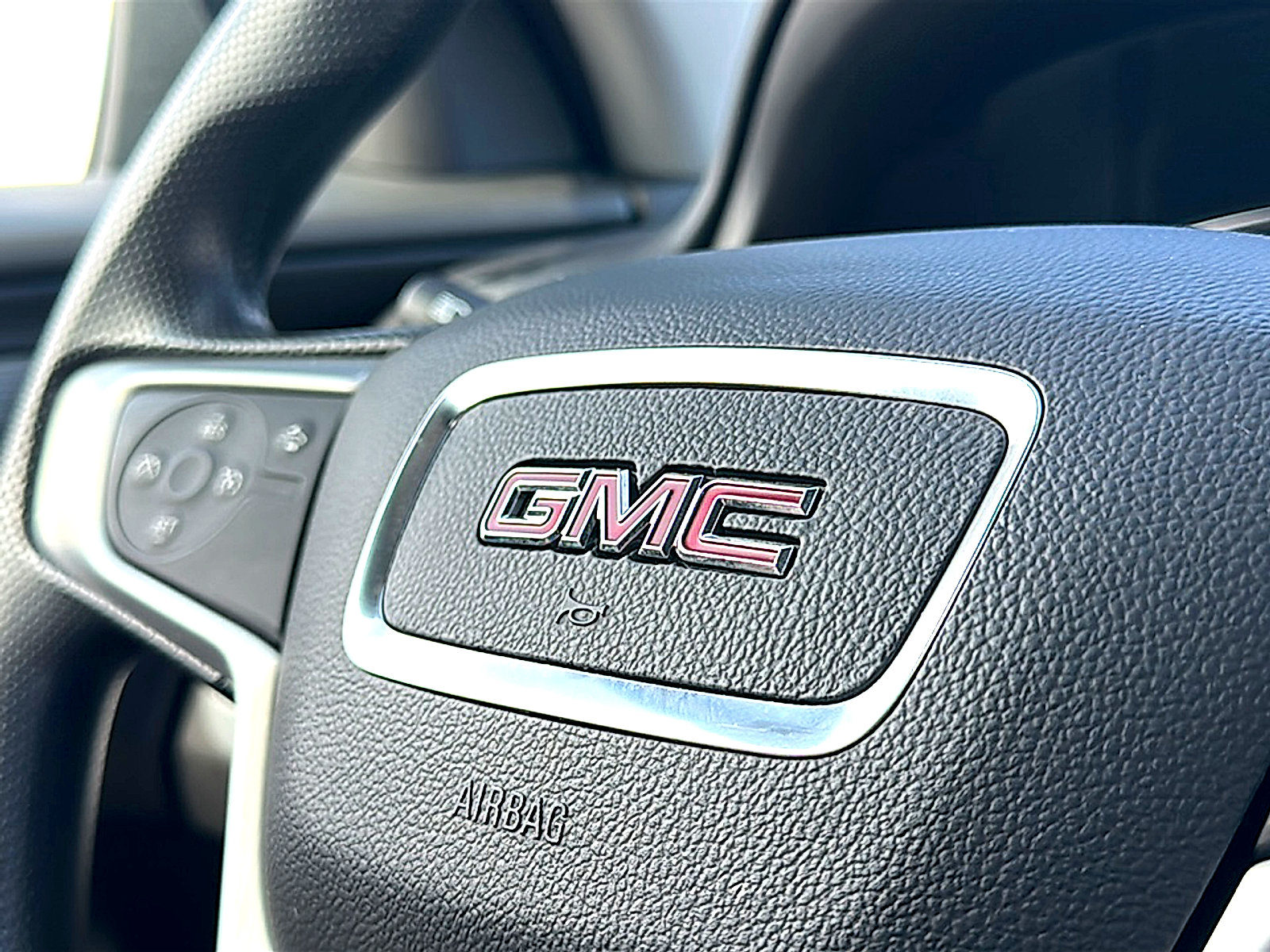 Used 2024 GMC Terrain SLE w/ Driver Convenience Package FWD image 32