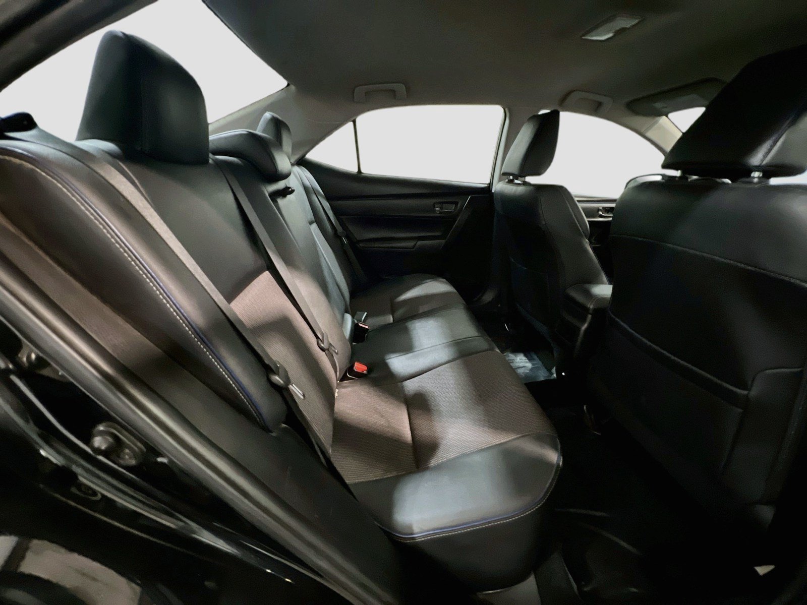 Used 2018 Toyota Corolla SE FWD image 17