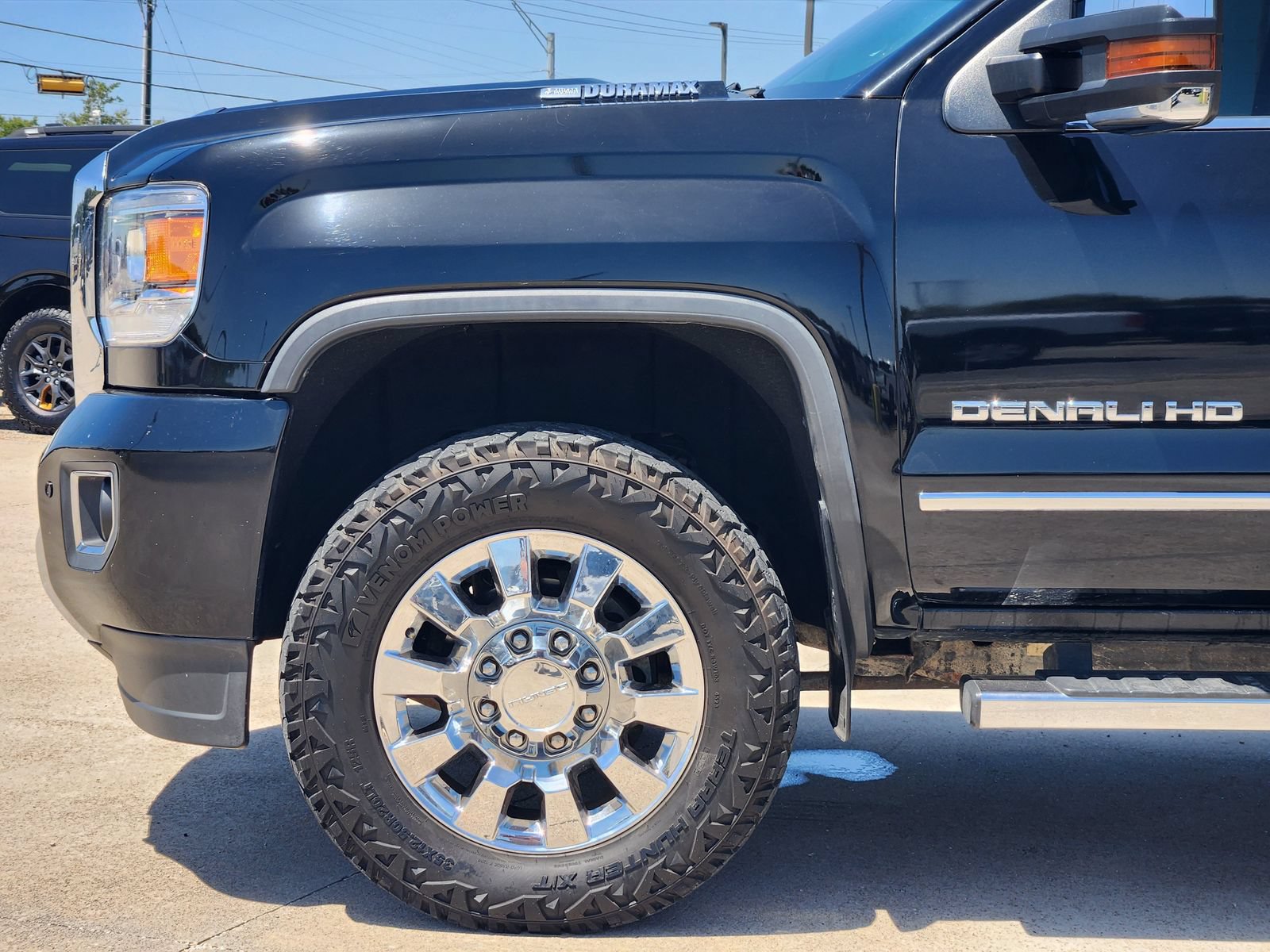 Used 2018 GMC Sierra 2500 Denali w/ Duramax Plus Package AWD/4WD image 9