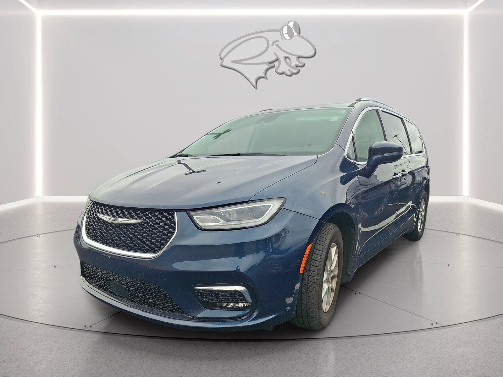 Used 2021 Chrysler Pacifica Touring-L w/ Uconnect Theater Family Group FWD image 8