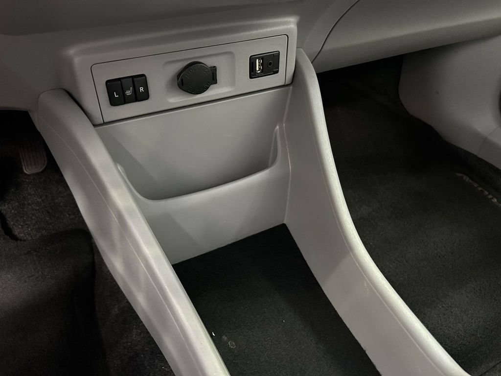 Used 2016 Toyota Prius V Four FWD image 22