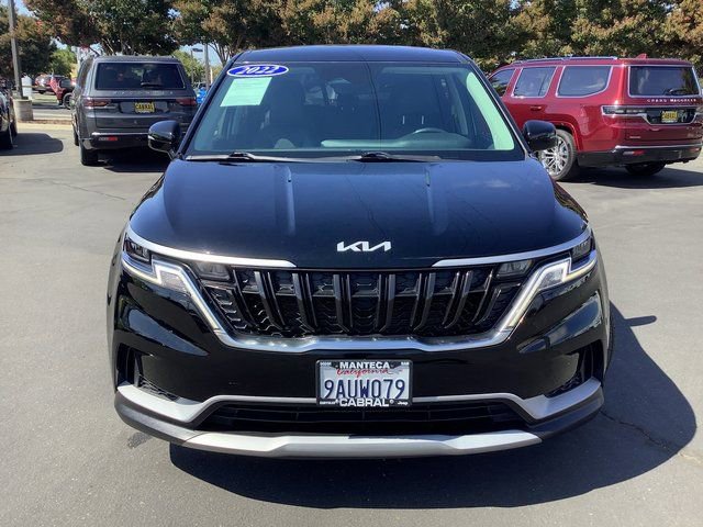 Used 2022 Kia Carnival LX image 4