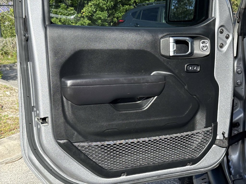 Used 2019 Jeep Wrangler Unlimited Sport S AWD/4WD image 21