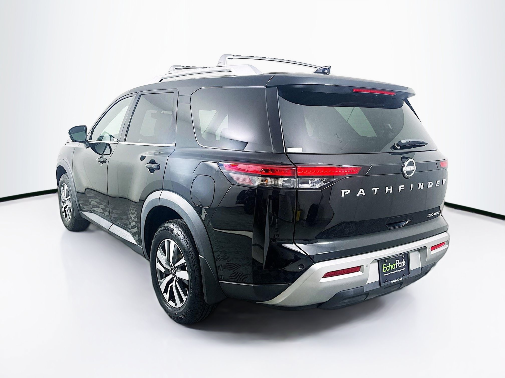 Used 2023 Nissan Pathfinder SL AWD/4WD image 5