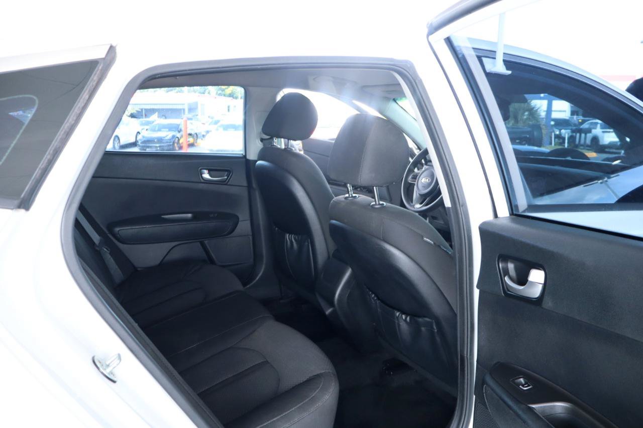 Used 2018 Kia Optima LX FWD image 31