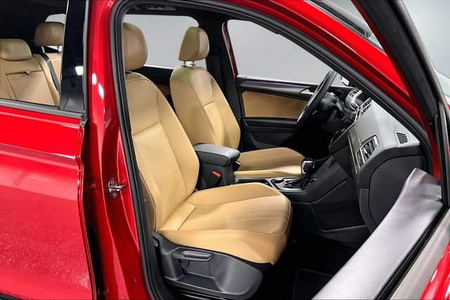 Used 2024 Volkswagen Tiguan SE R-Line AWD/4WD image 28