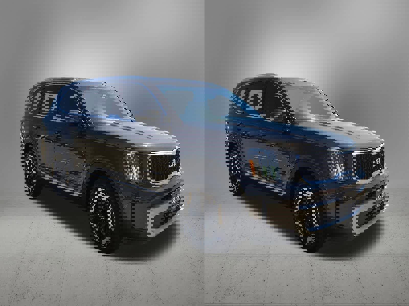 Used 2023 Kia Telluride EX w/ EX Captain's Chair Package image 8