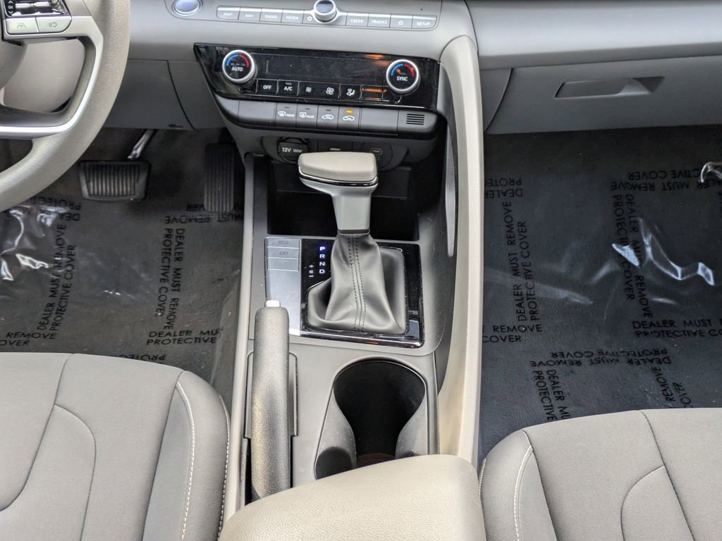 Used 2024 Hyundai Elantra SEL image 18