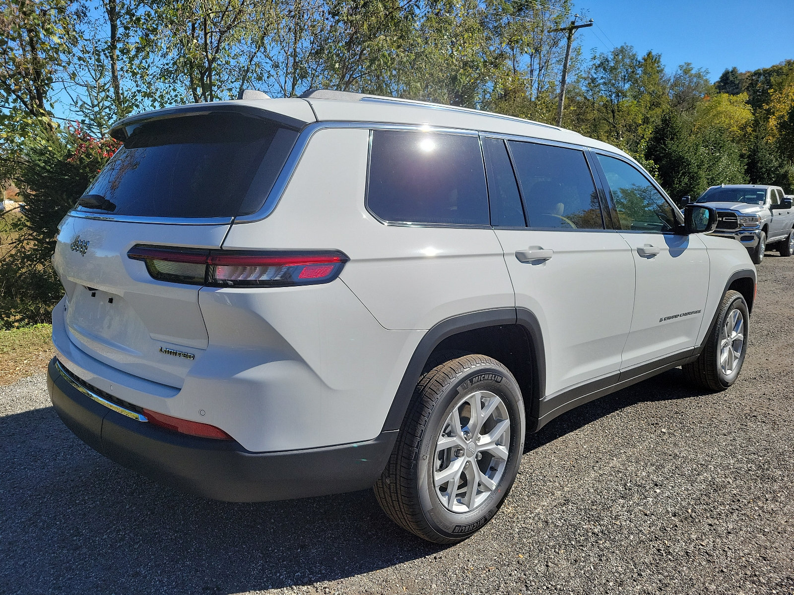 New 2023 Jeep Grand Cherokee L Limited AWD/4WD image 4